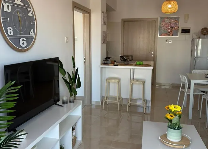 Lazuli Sea View Beachfront - Ap Finikoudes *