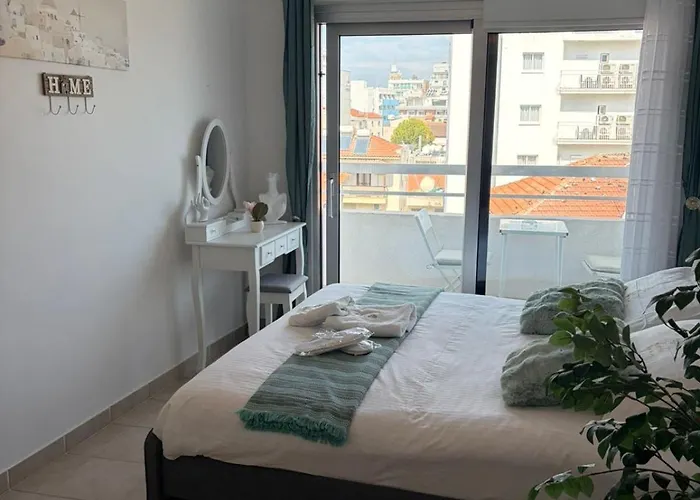 Lazuli Sea View Beachfront - Ap Finikoudes דירה *