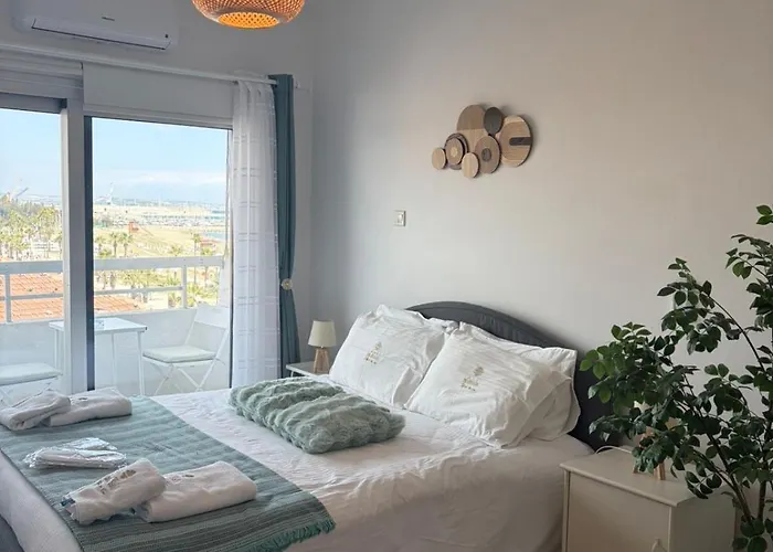 Lazuli Sea View Beachfront - Ap Finikoudes Apartment