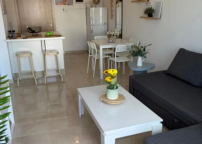 Lazuli Sea View Beachfront - Ap Finikoudes Apartment *