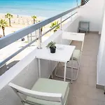 Lazuli Sea View Beachfront - Ap Finikoudes Larnaca
