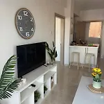 Lazuli Sea View Beachfront - Ap Finikoudes Apartamento