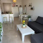 Lazuli Sea View Beachfront - Ap Finikoudes Apartamento *