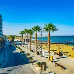 Lazuli Sea View Beachfront - Ap Finikoudes Apartamento *