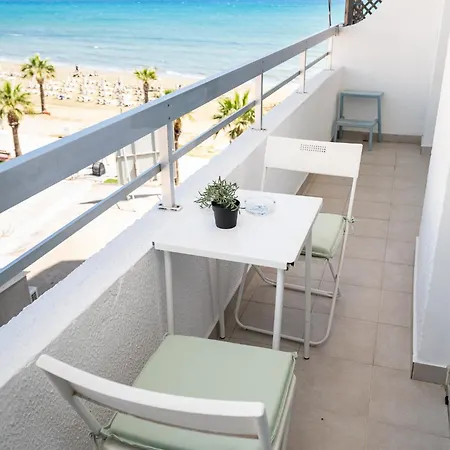 Lazuli Sea View Beachfront - Ap Finikoudes Ларнака