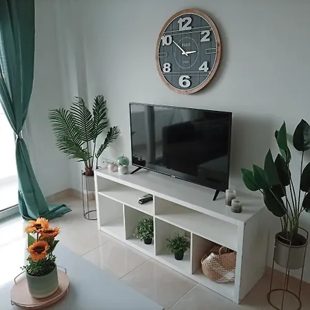 Lazuli Sea View Beachfront - Ap Finikoudes * Ларнака