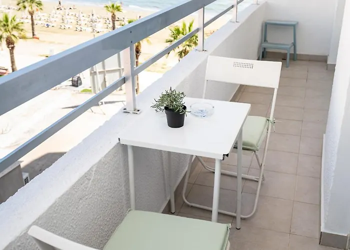 Lazuli Sea View Beachfront - Ap Finikoudes Larnaca