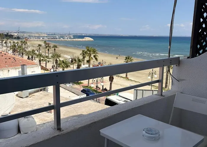 Lazuli Sea View Beachfront - Ap Finikoudes *