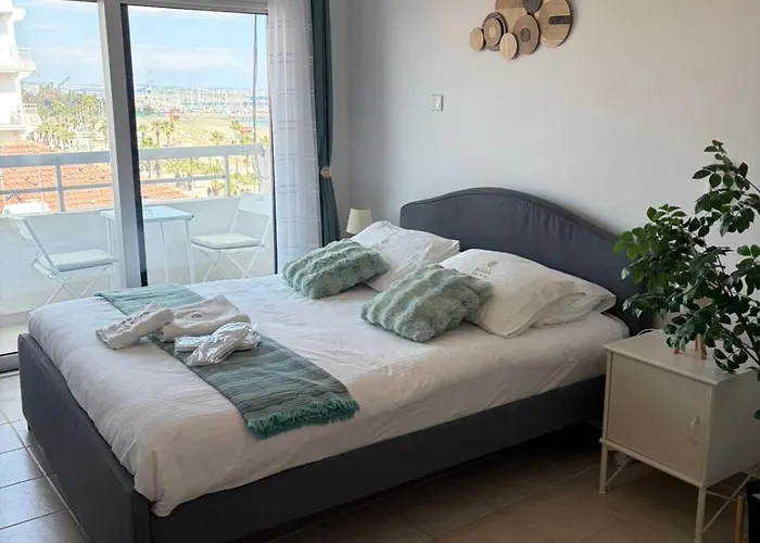 Lazuli Sea View Beachfront - Ap Finikoudes Appartement *