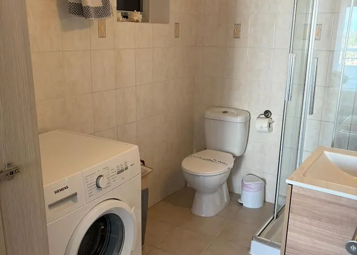 Lazuli Sea View Beachfront - Ap Finikoudes * Ларнака