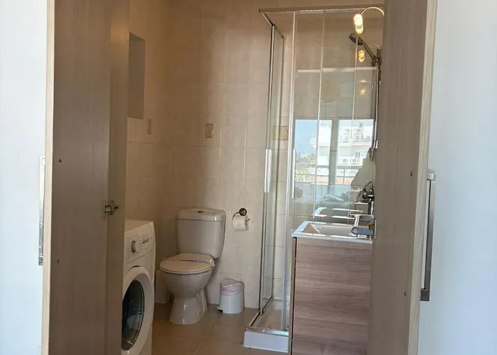 Lazuli Sea View Beachfront - Ap Finikoudes Appartement