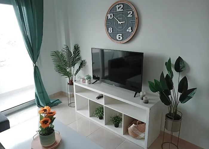 Lazuli Sea View Beachfront - Ap Finikoudes * Ларнака