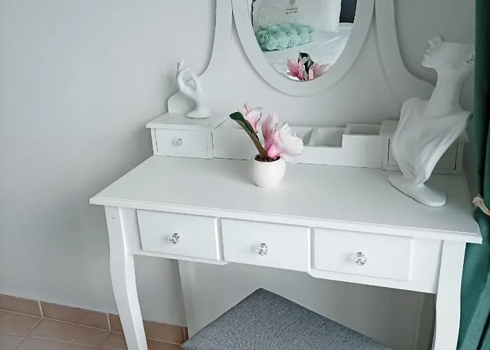 Lazuli Sea View Beachfront - Ap Finikoudes * Ларнака