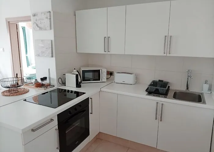 Lazuli Sea View Beachfront - Ap Finikoudes * Larnaca